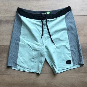 Quiksilver Boardshorts- size 33